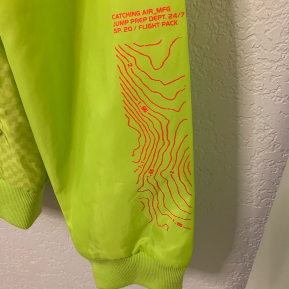 Nike “volt” Windbreaker - Picture 3 of 4